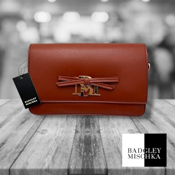 Badgley Mischka Crossbody w/ Bow on Plate Coffee NWT - Picture 1 of 10